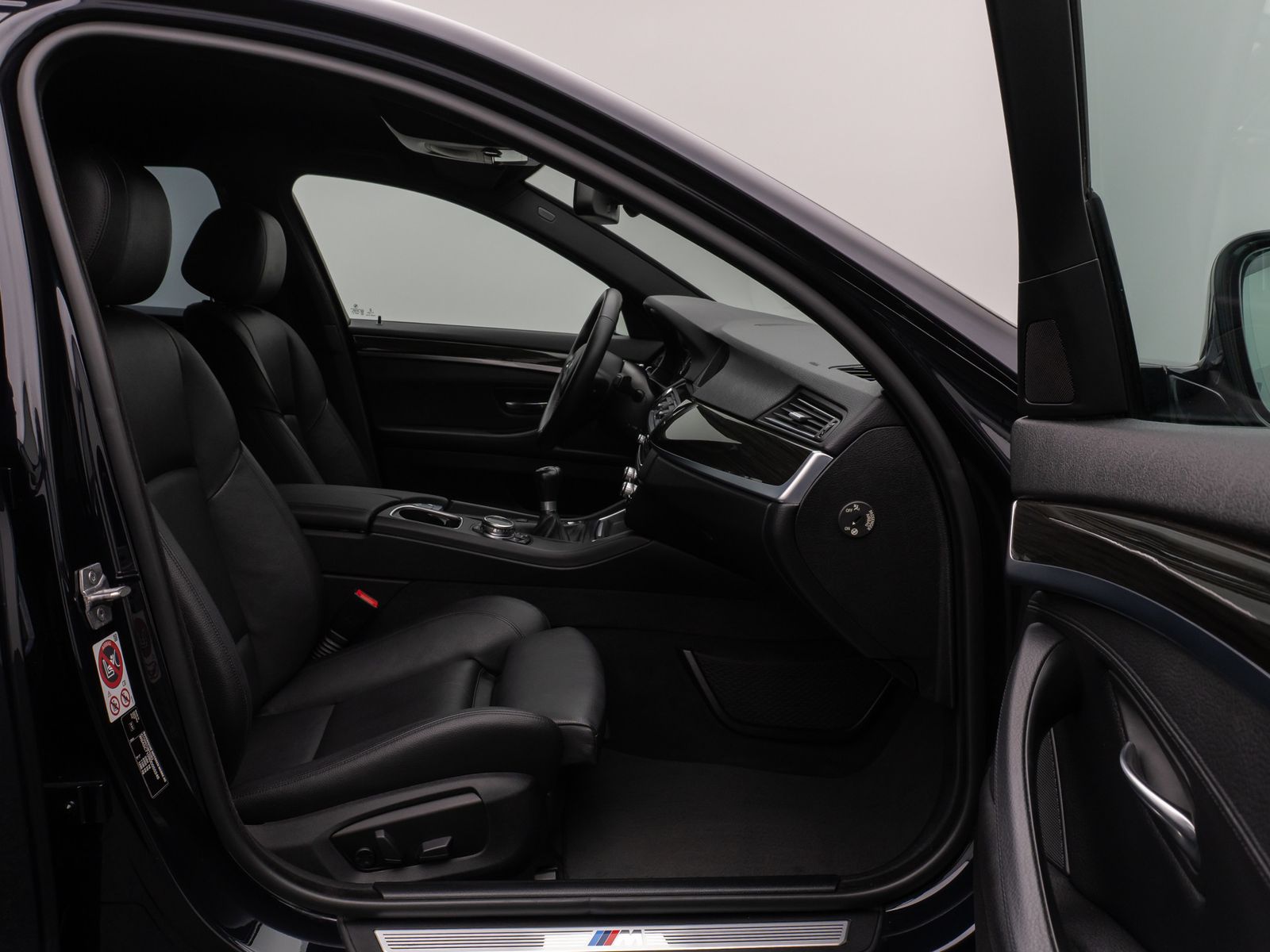 Fahrzeugabbildung BMW 525d M Sport Kamera HUD HiFi DrivingAssist LED