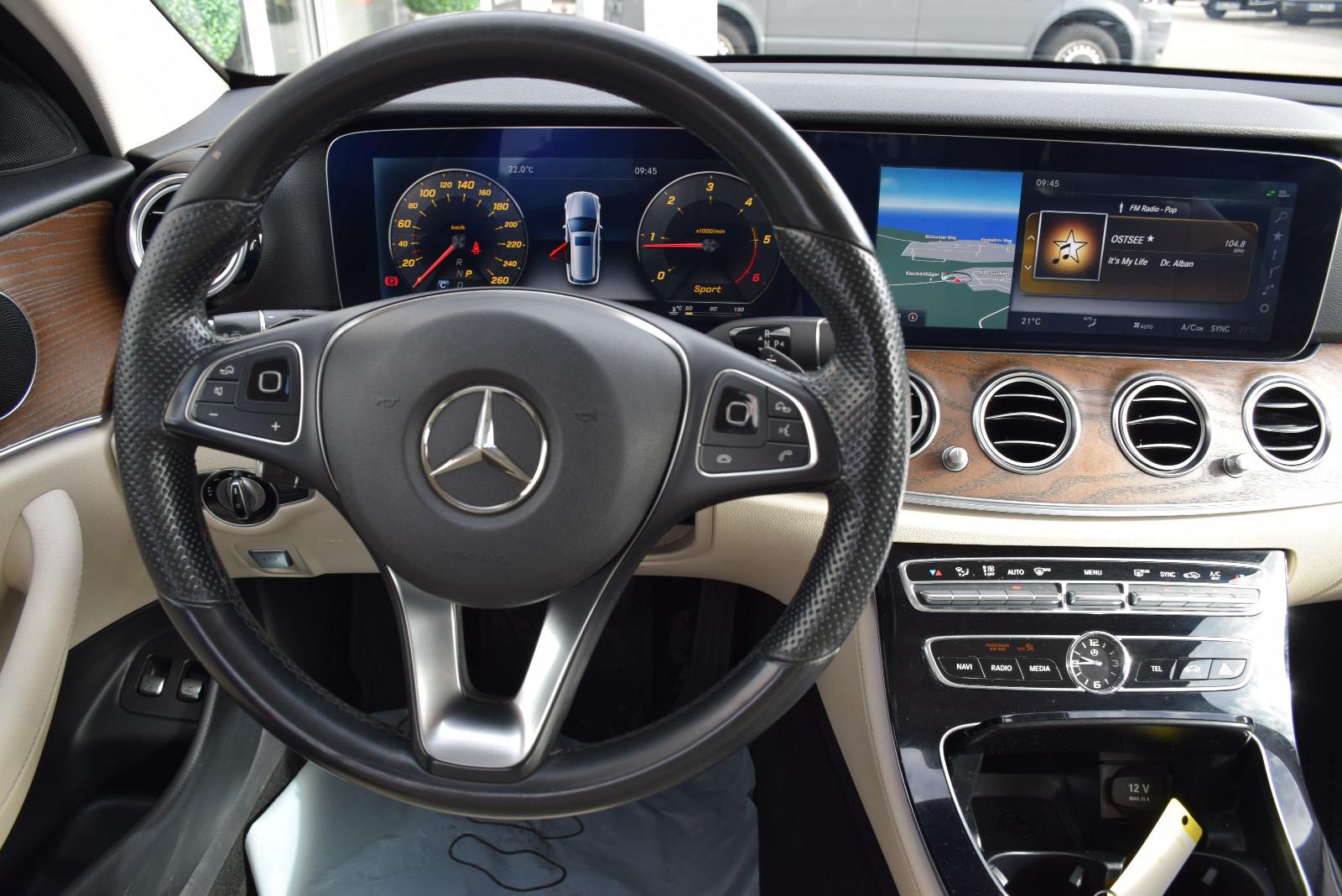 Mercedes-Benz E 220 d T-Modell Avantgarde LED KAMERA AHK SHZ