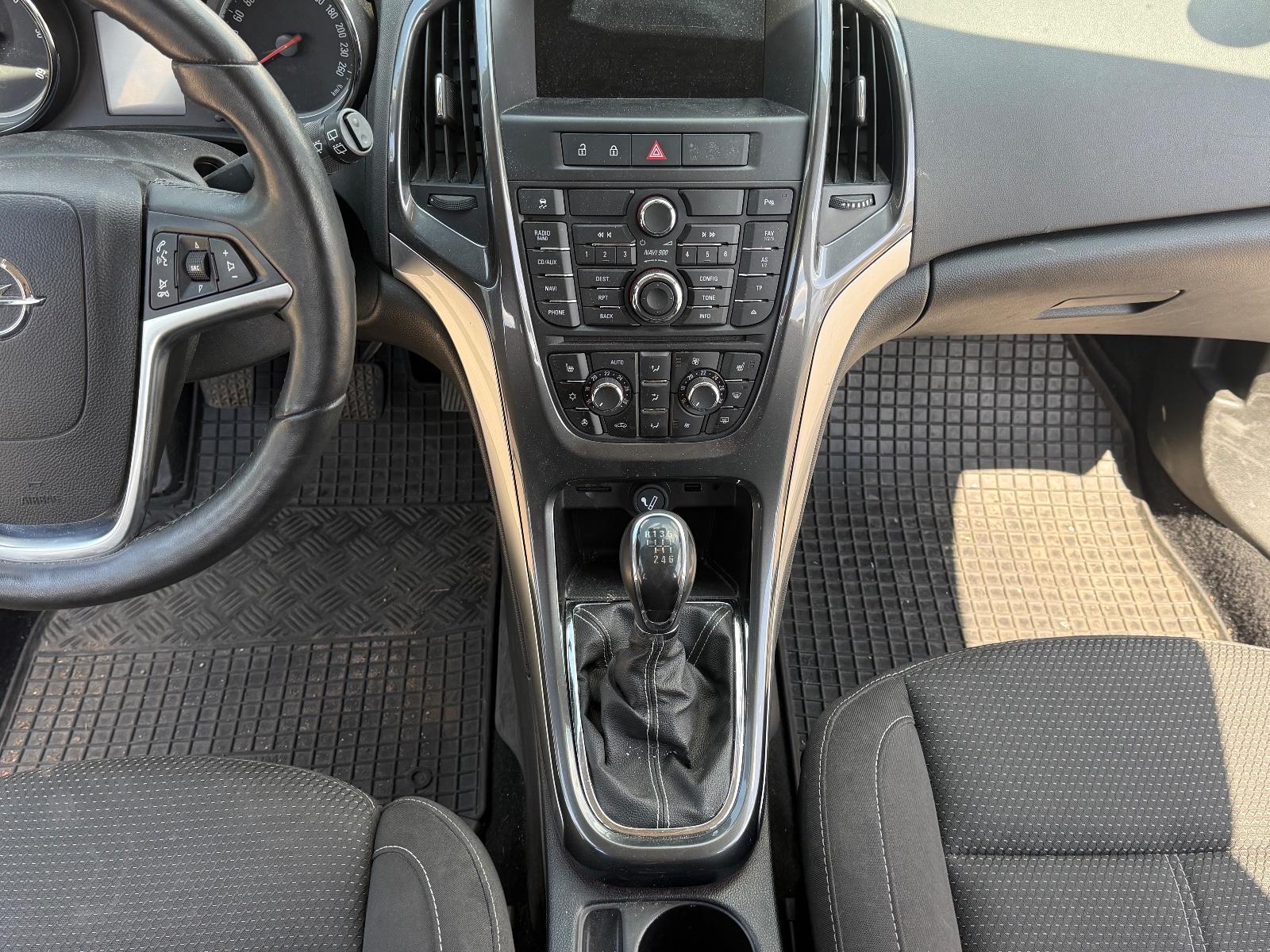 Opel Astra 2013 — photo 13