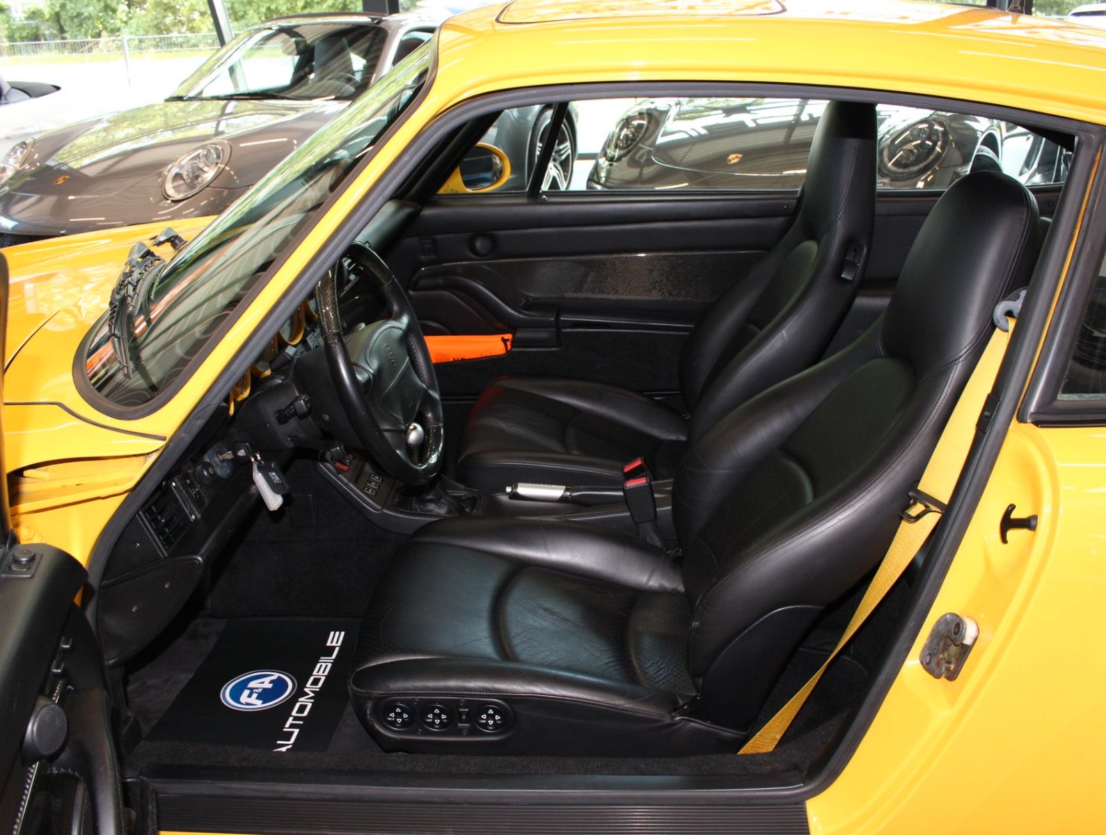 Fahrzeugabbildung Porsche 993 Carrera 4  1. Hand + Sammler + Lückenlos PZ