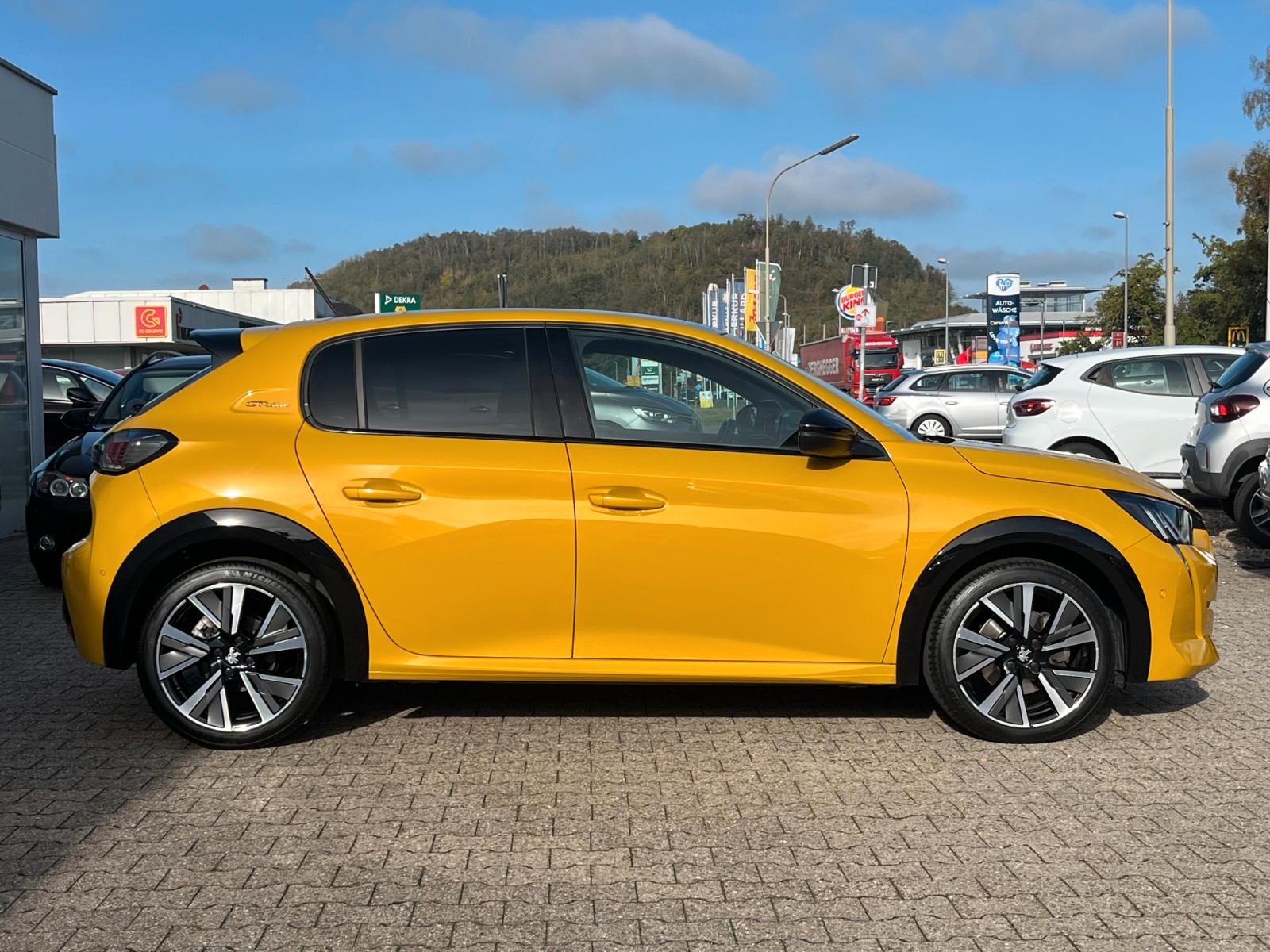 Peugeot 208 GT-LINE 130PS (SHZ, GLASDACH, PDC)