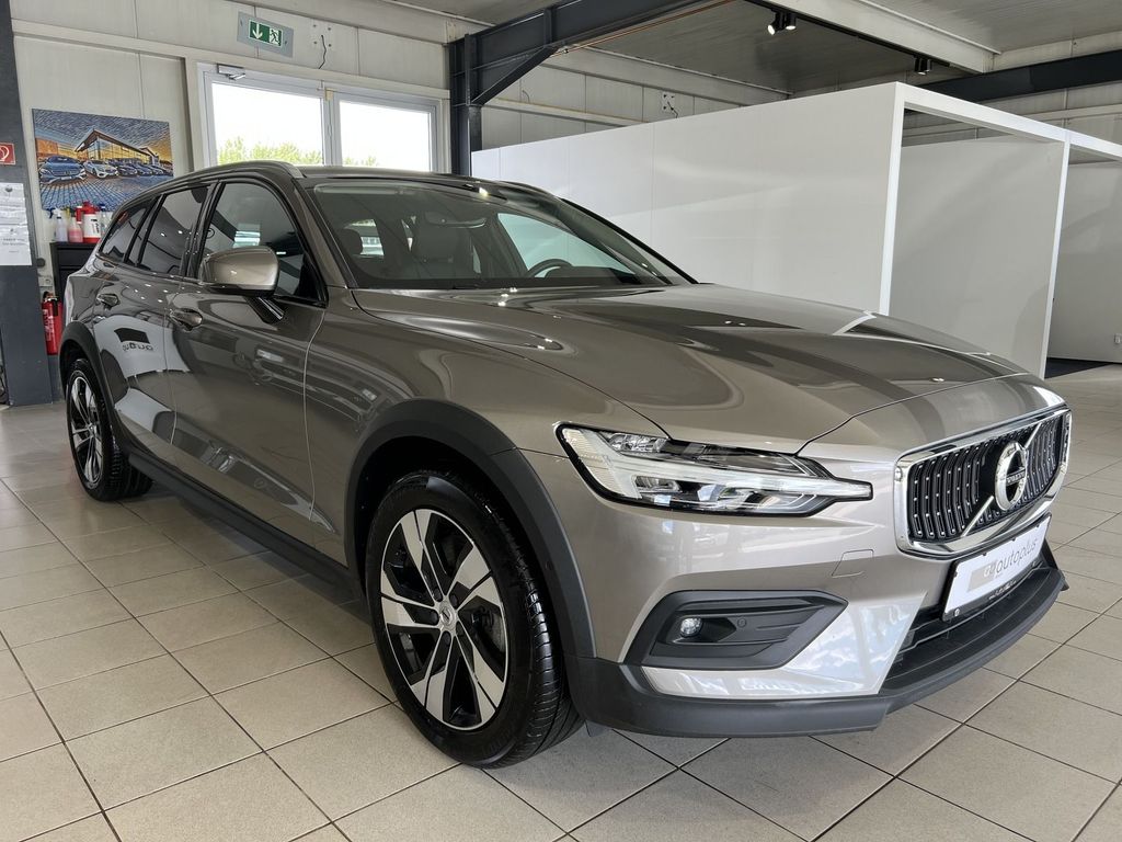 Volvo V60 Cross Country V60 CC B5 Pro AWD ACC BLIS Kamera Leder WinterPk