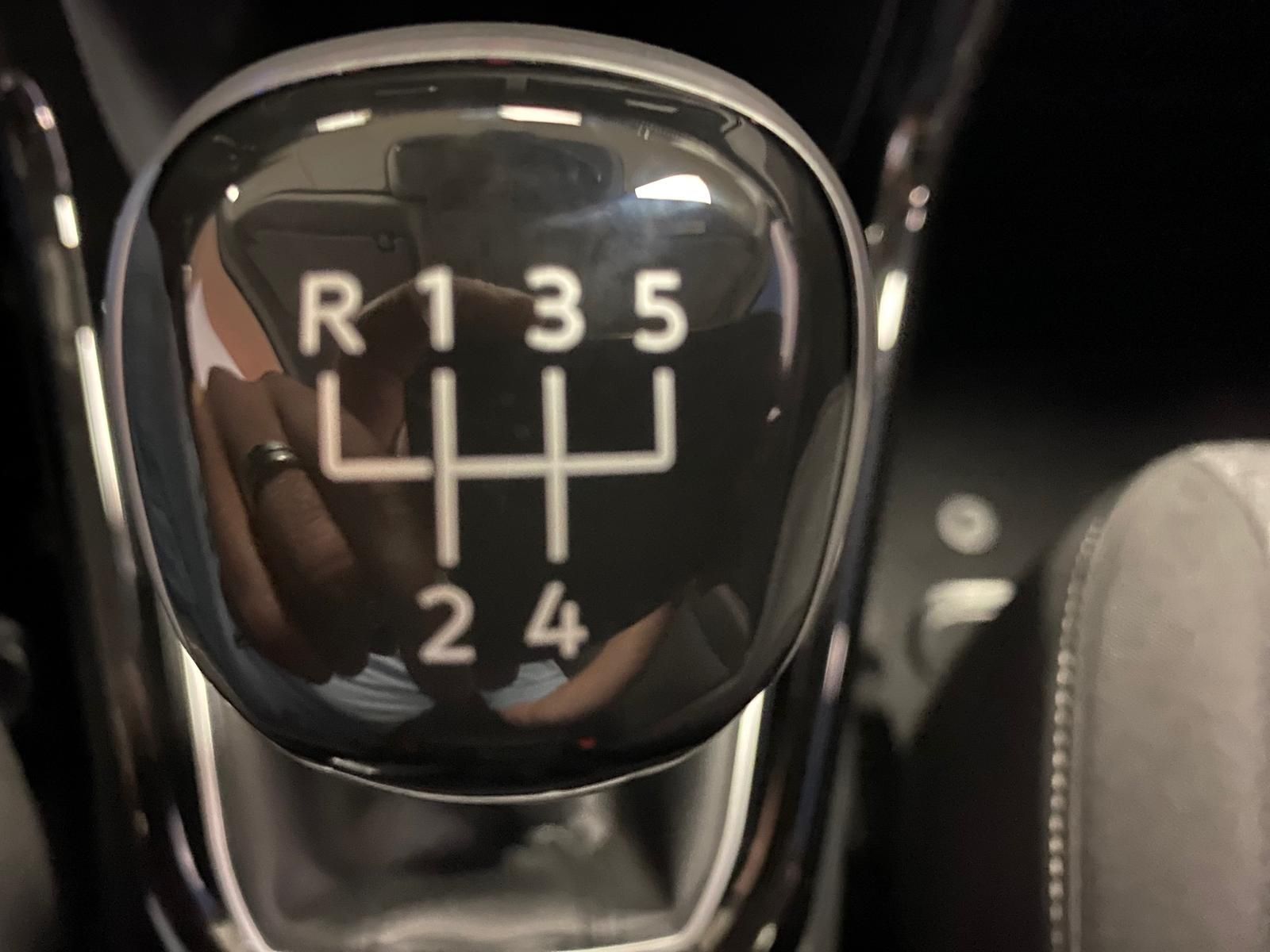 Fahrzeugabbildung Volkswagen T-Cross 1.0 TSI Life+APP+ACC+TOTWINKEL+KAMERA+++