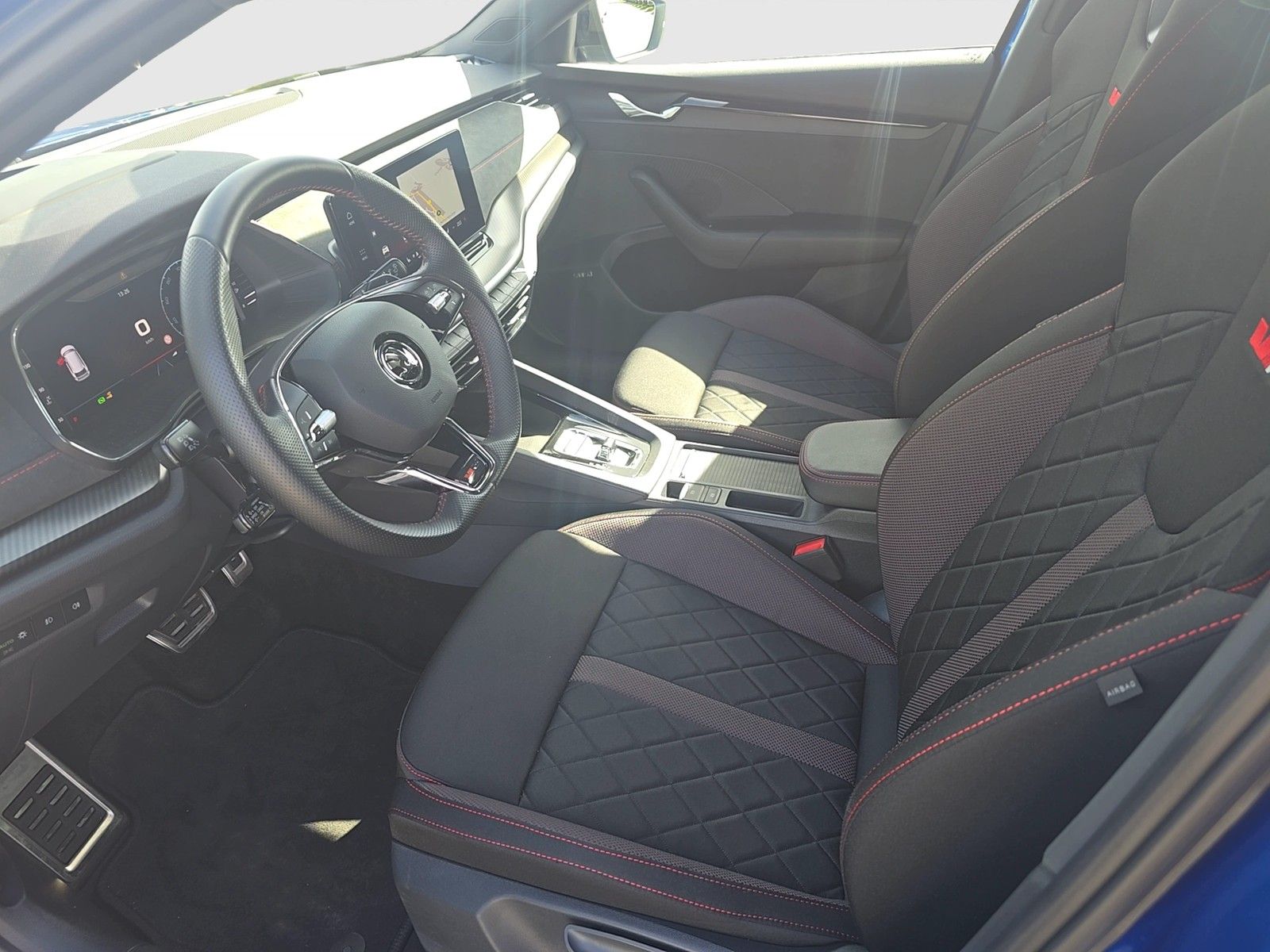 Fahrzeugabbildung SKODA Octavia Combi RS TDI 4x4 Matrix Navi ACC Pano AI