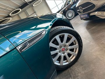 MYAUTOCENTER – Gebraucht- und Jahreswagen mit Werkstattservice in Pfaffenhofen Jaguar XE Pure *LED*Keyless*2-Zonen*Tempo*Navi*