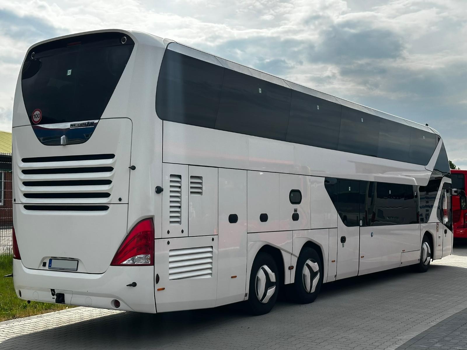 Neoplan Skyliner L / S431 S531 / 561.126 km