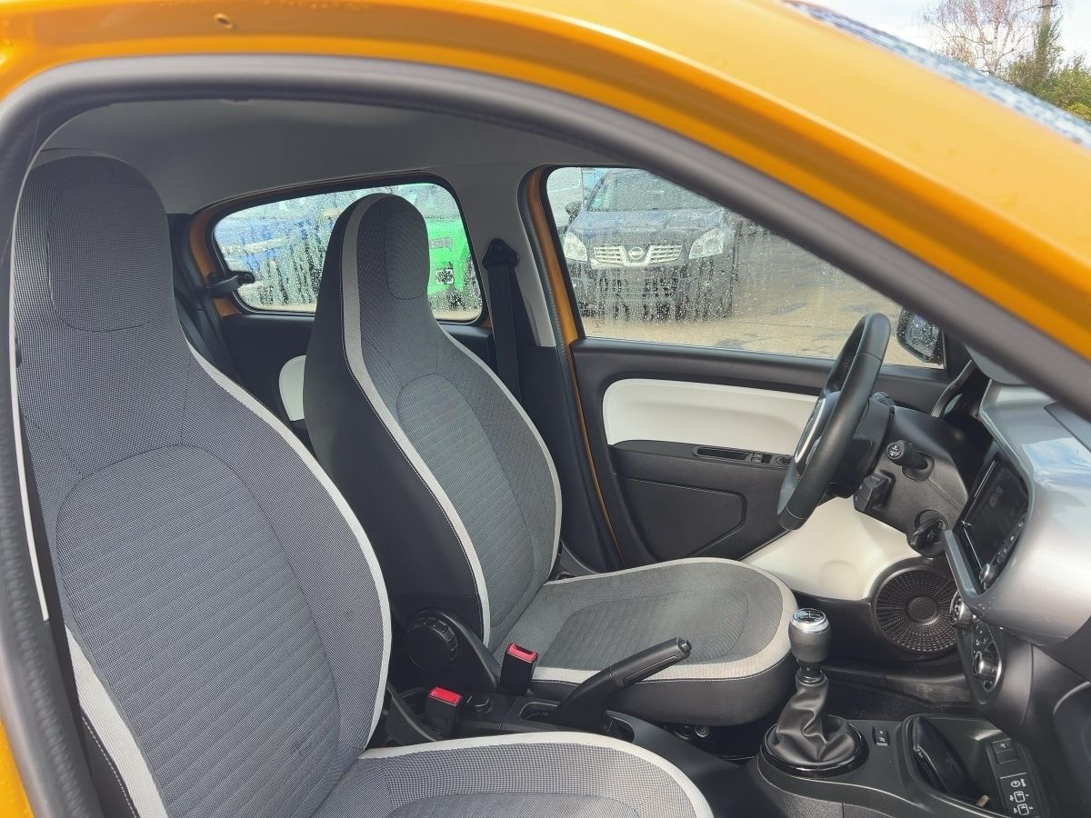 Fahrzeugabbildung Renault Twingo ZEN SCe 65 - mit KI generiert/bearbeitet