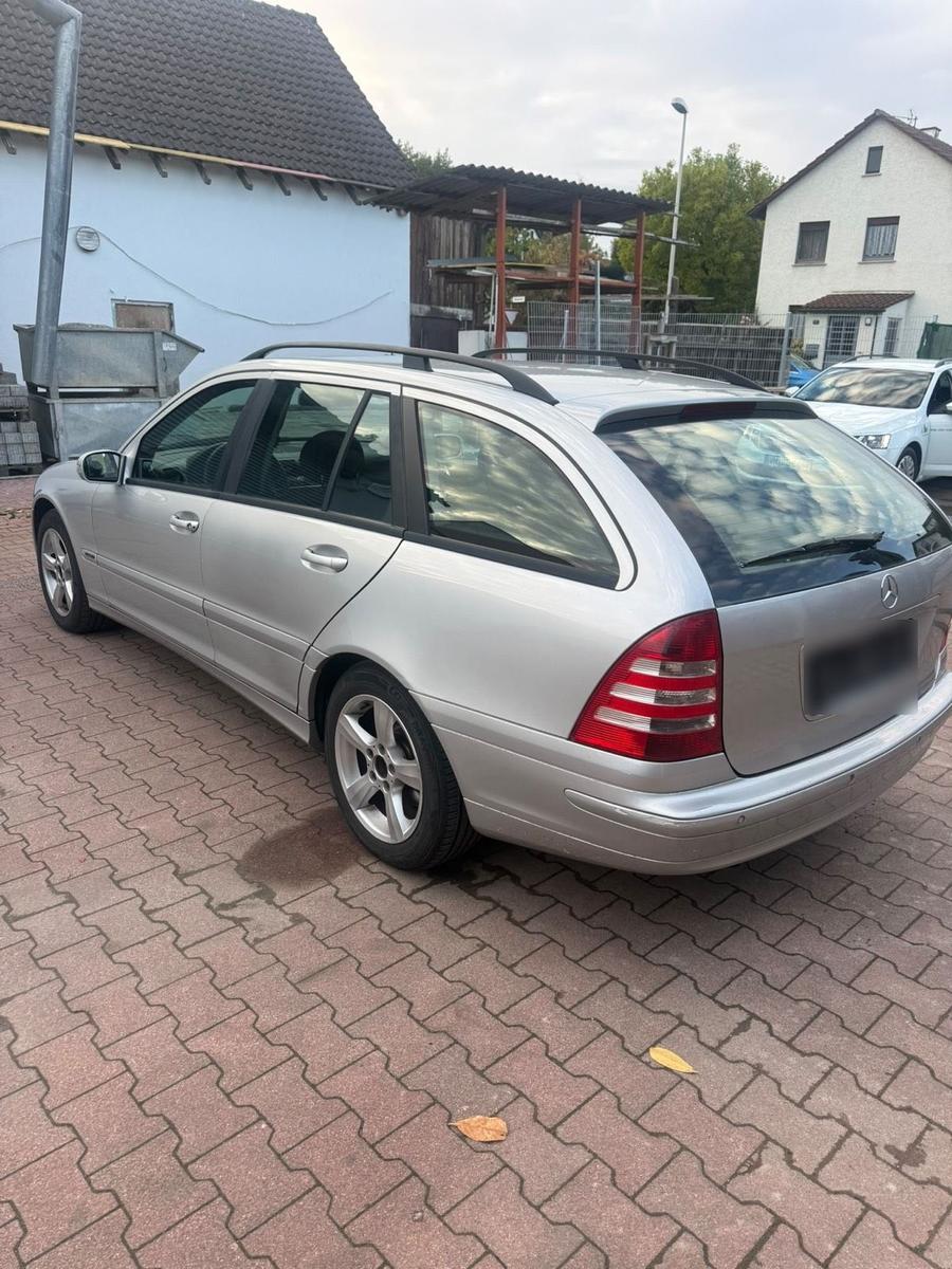 Mercedes-Benz C220 2005 — engine 110 HP (81kW)
