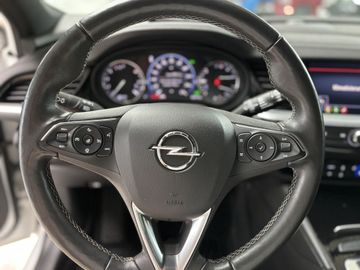 Fotografie des Opel Insignia Sports Tourer 2.0 Diesel AT Elegance AH