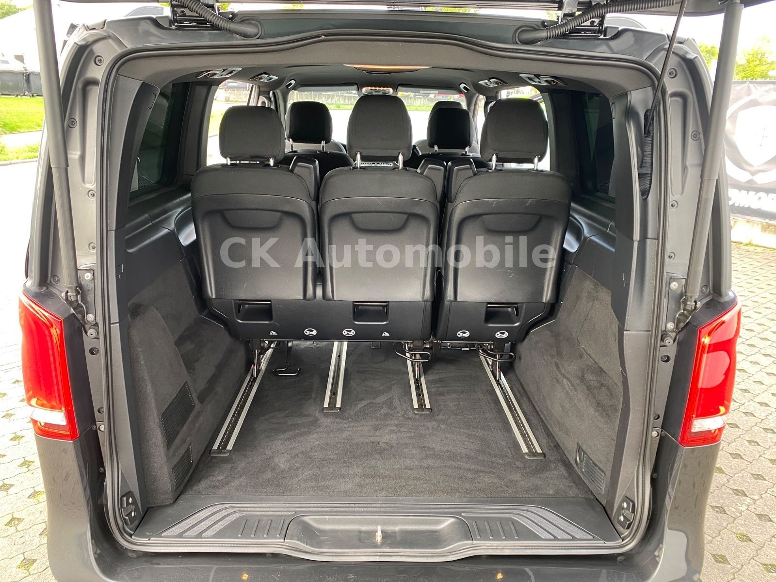 Fahrzeugabbildung Mercedes-Benz V 300 d EDITION 4MATIC lang/7Sitze/Navi/Kam./LED