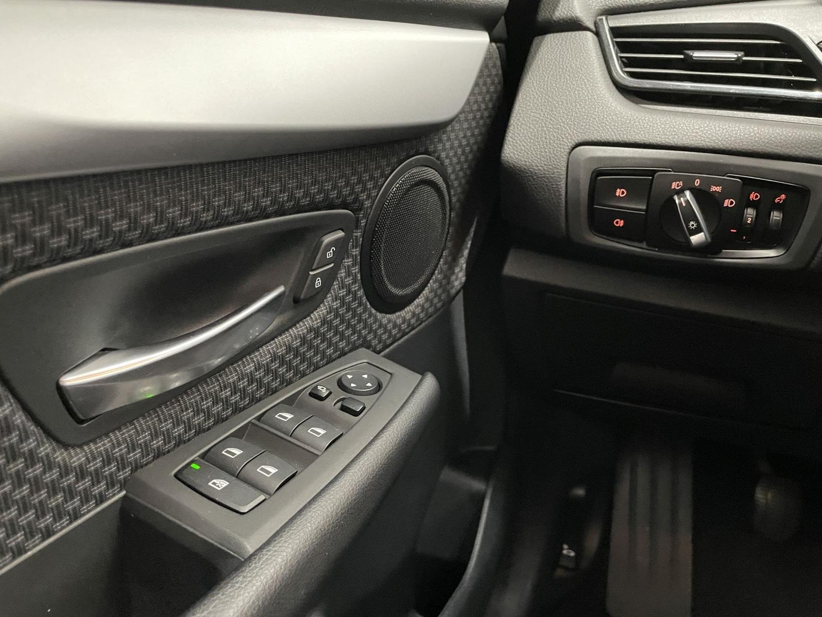 BMW 220i Active Tourer Advantage Tempomat AHK schw.