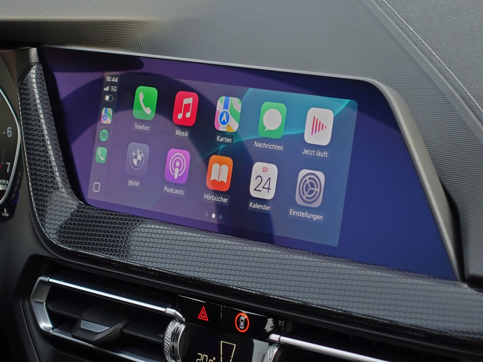 Fahrzeugabbildung BMW 118i Sport Line Navi CarPlay LED-Pkt.