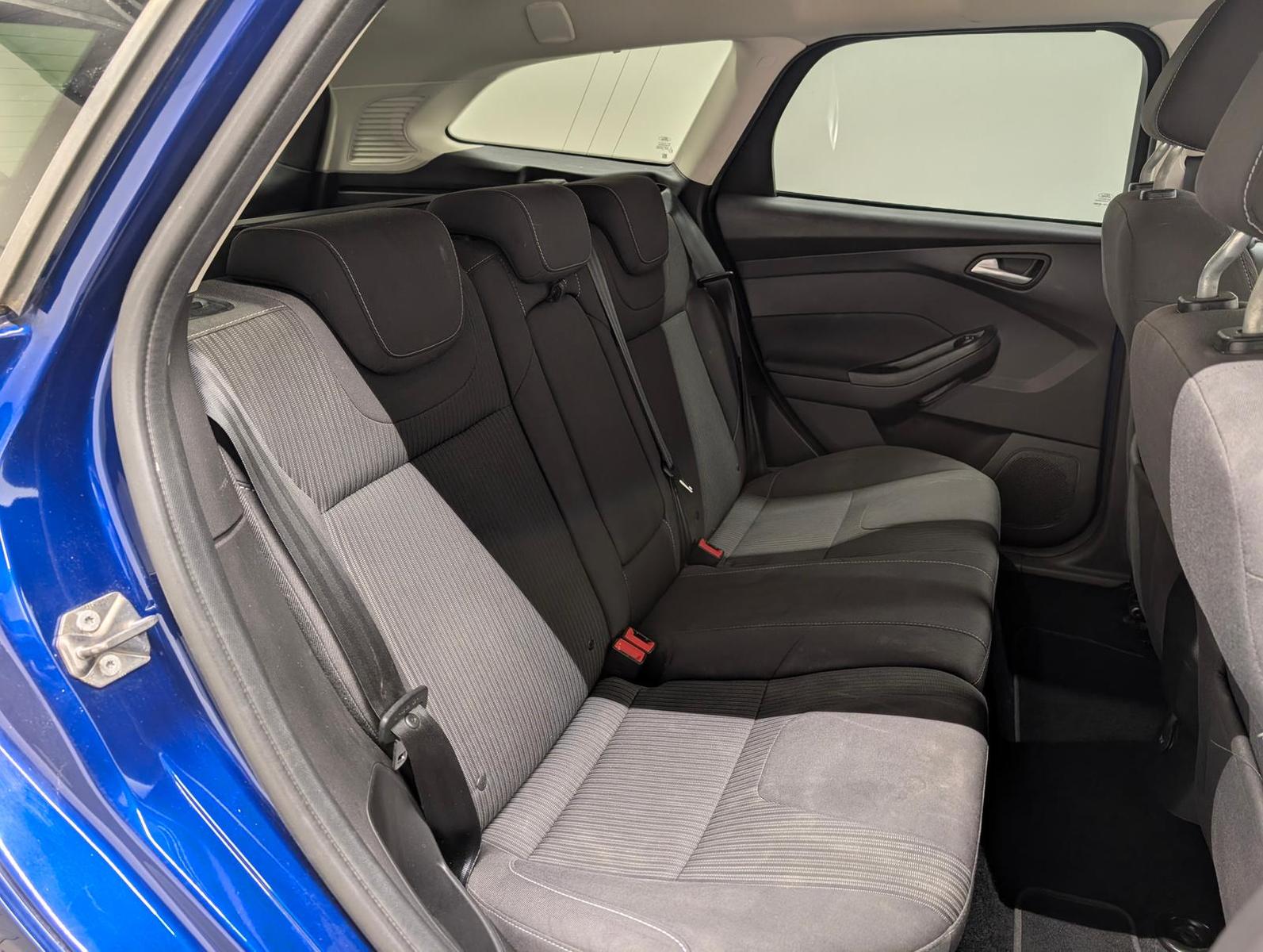 Ford Focus 2013 — photo 12