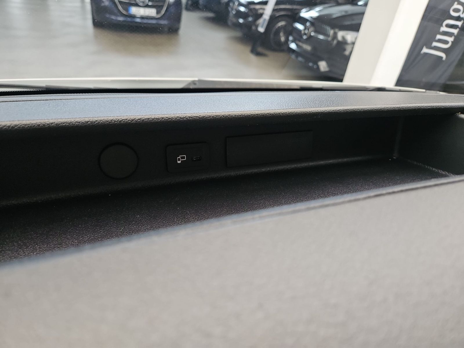 Fahrzeugabbildung Mercedes-Benz Sprinter 317 Kasten L2H2 3,5t AHK PTS RFK MBUX