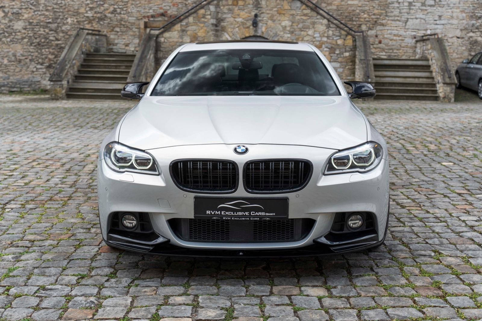 Fahrzeugabbildung BMW 550IX M-SPORTPAKET HUD B&O ACC HUD KAM TOTW