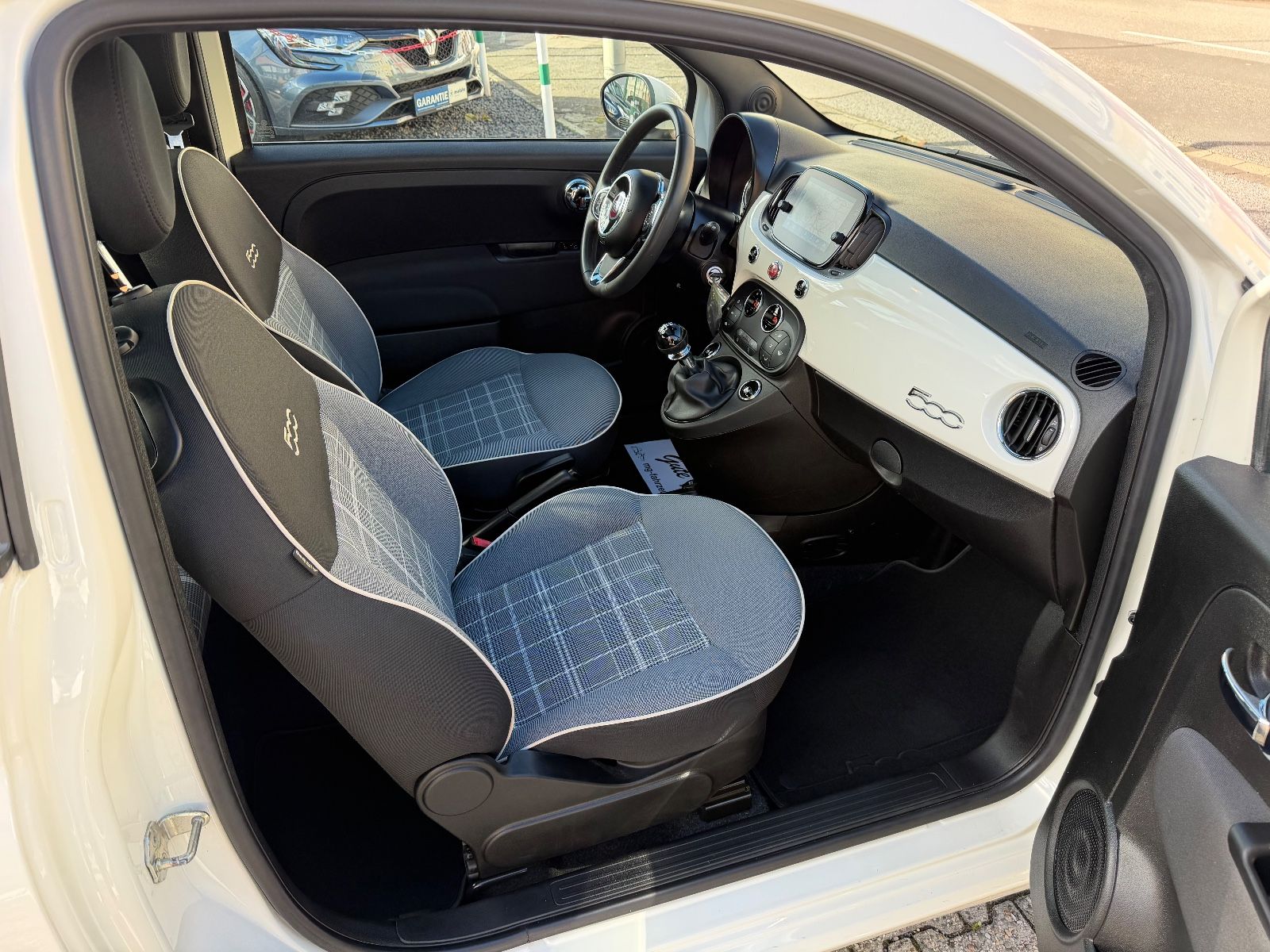 Fahrzeugabbildung Fiat 500 Lounge APPLE CAR PLAY PDC PANORAMA