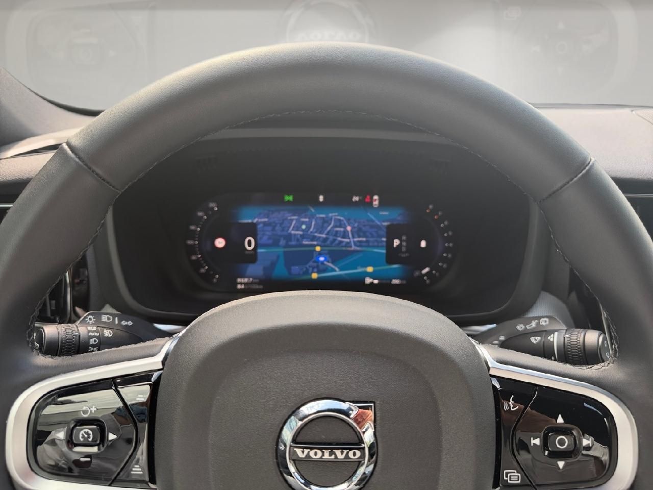 Fahrzeugabbildung Volvo XC60 B5 Benzin AWD Plus Black Edition