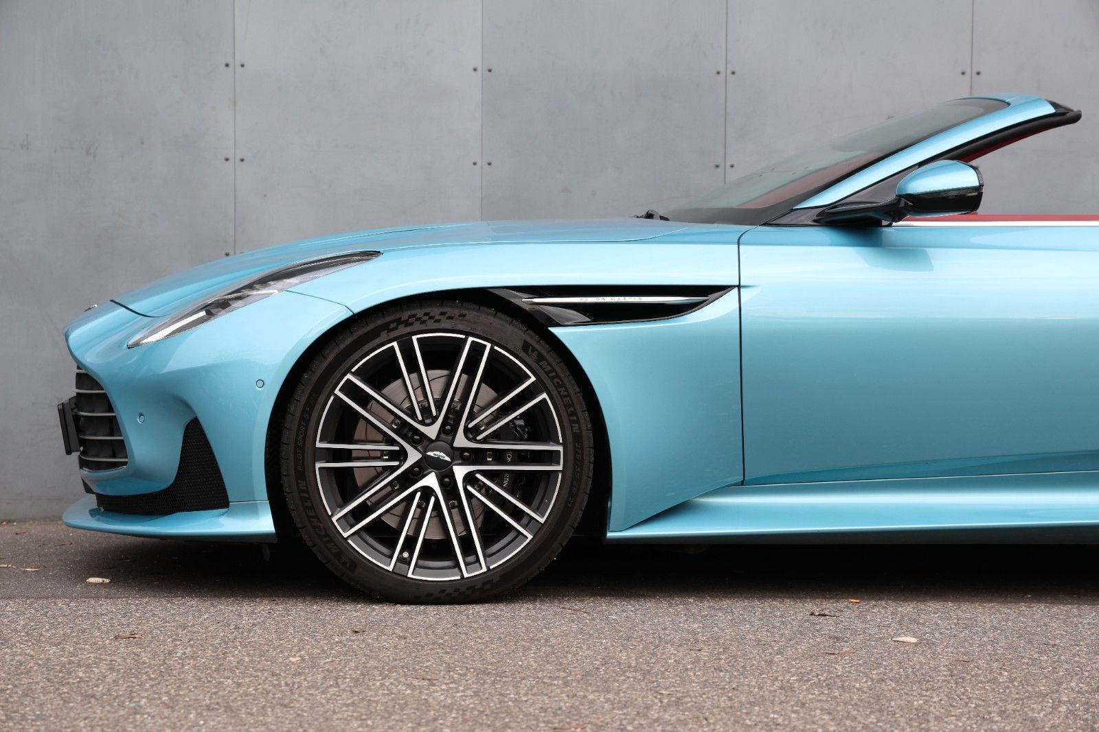 Aston Martin DB12 Volante 1. Hand foto 15