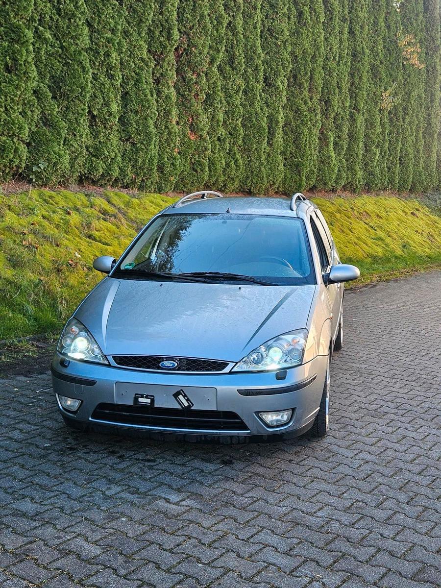Ford Focus 2004 — вигляд ззаду