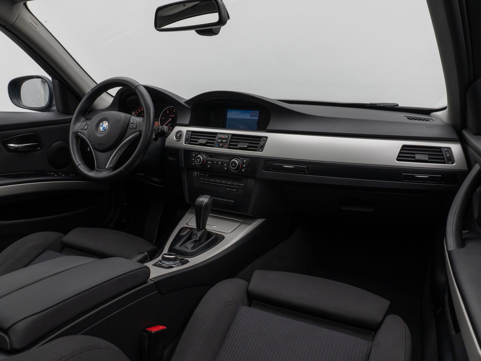 Fahrzeugabbildung BMW 320d PDC Navi Xenon Fernlichtassist Komfort AHK