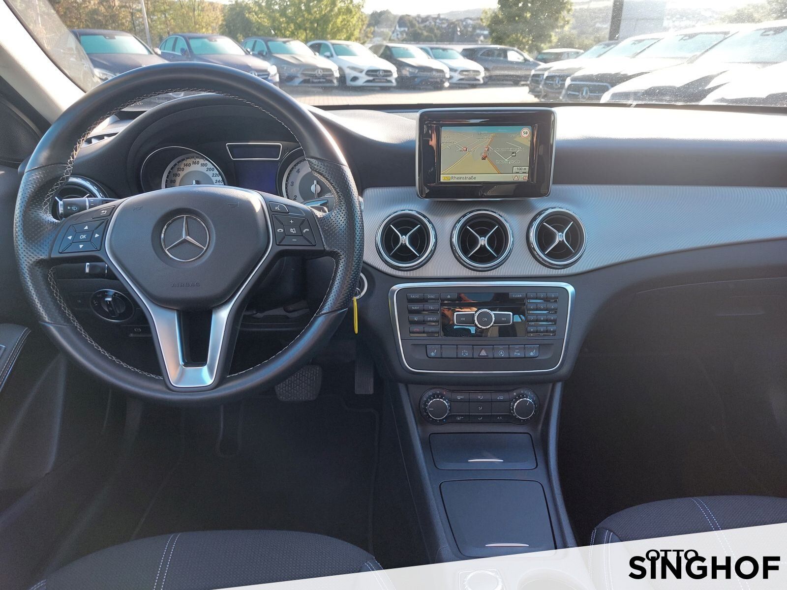 Fahrzeugabbildung Mercedes-Benz GLA 180 Urban +AHK+Pano+Xenon+PDC+Navi+SHZ+Klima