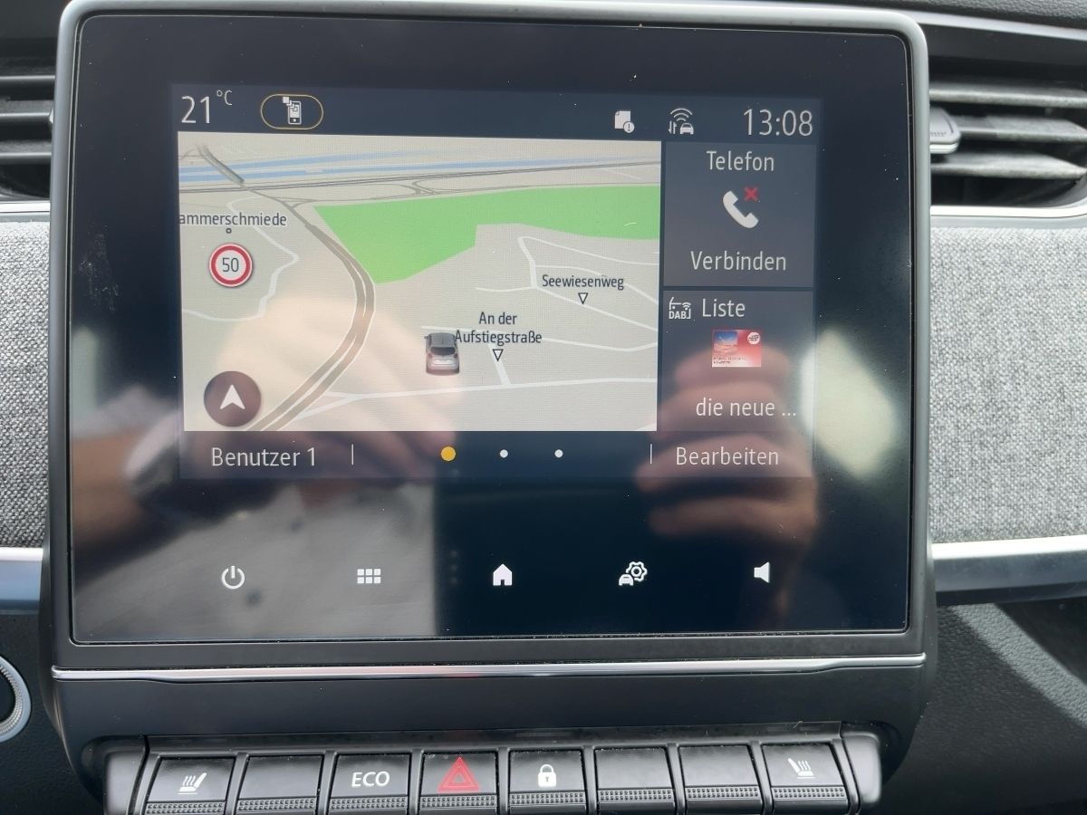 Fahrzeugabbildung Renault ZOE INTENS Batteriemiete R135 Z.E. 50 AHK abnehm - mit KI generiert/bearbeitet