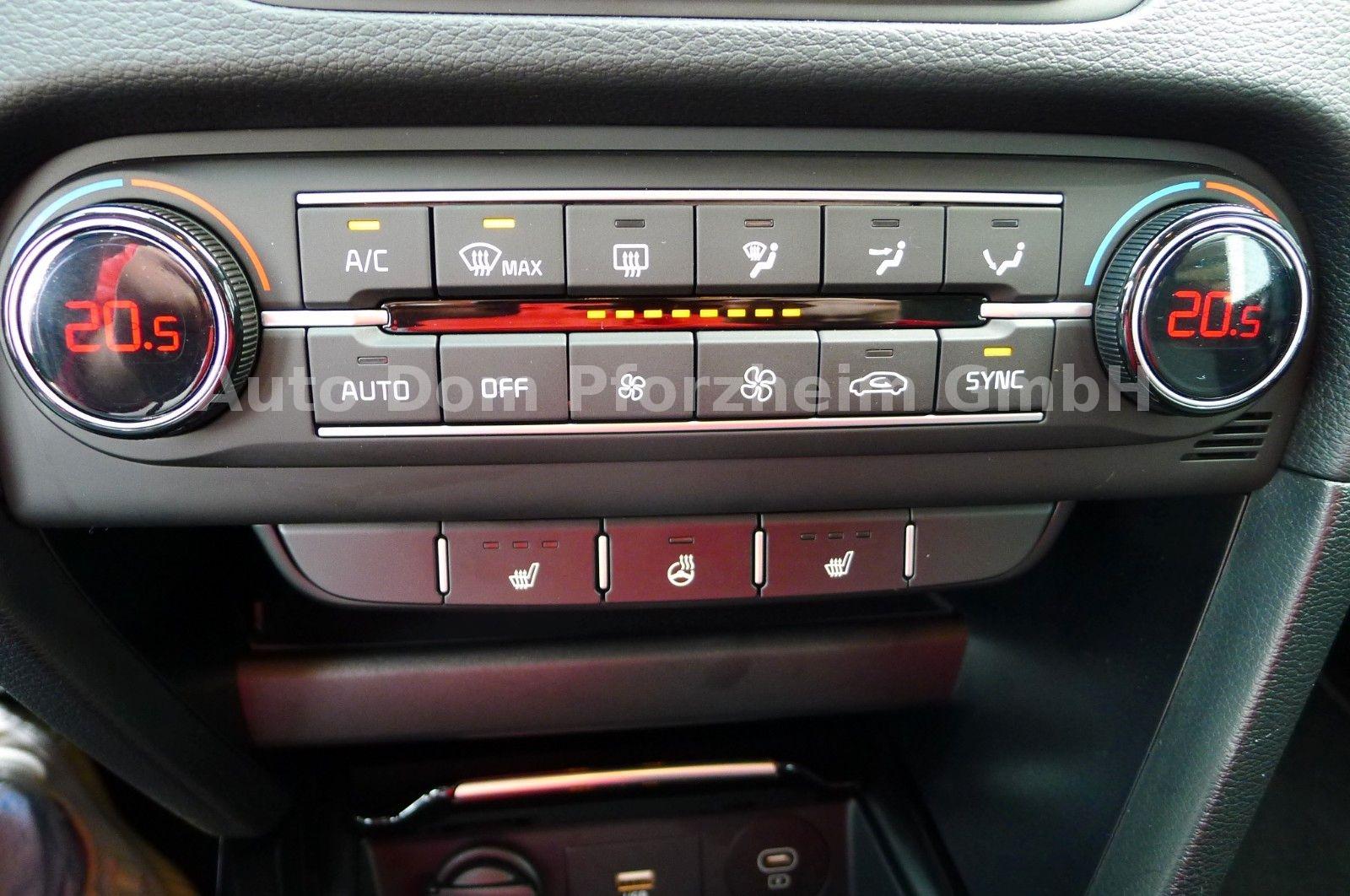 Kia CEED SW 1,5T DCT Spirit /UVO/NAVI/Kamera/LED