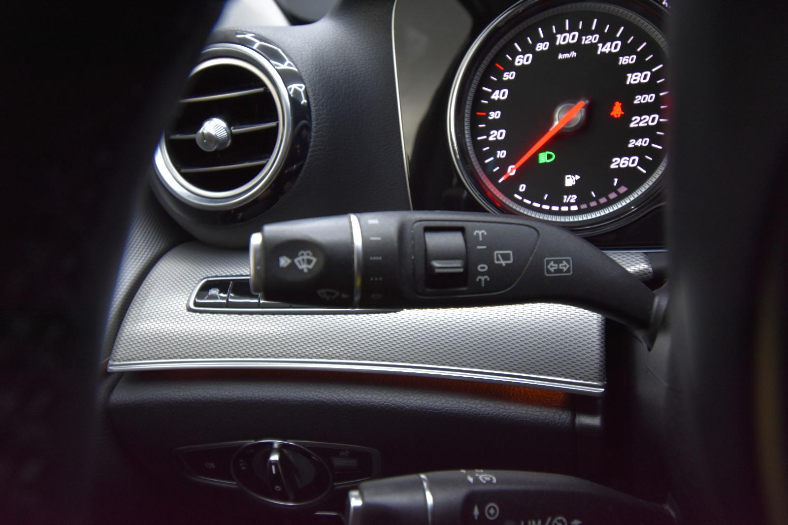 Mercedes-Benz E 220  SHZ AHK RFK LED Ambiente.