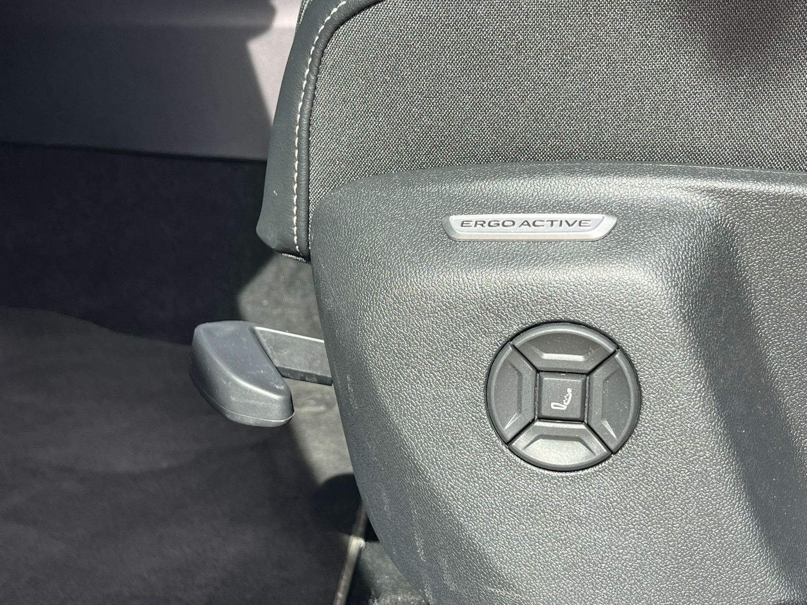 Изображение автомобиля Volkswagen Tiguan 2.0 TDI 4M R-Line PANO*H&amp;K*AHK*MATRIX*20"