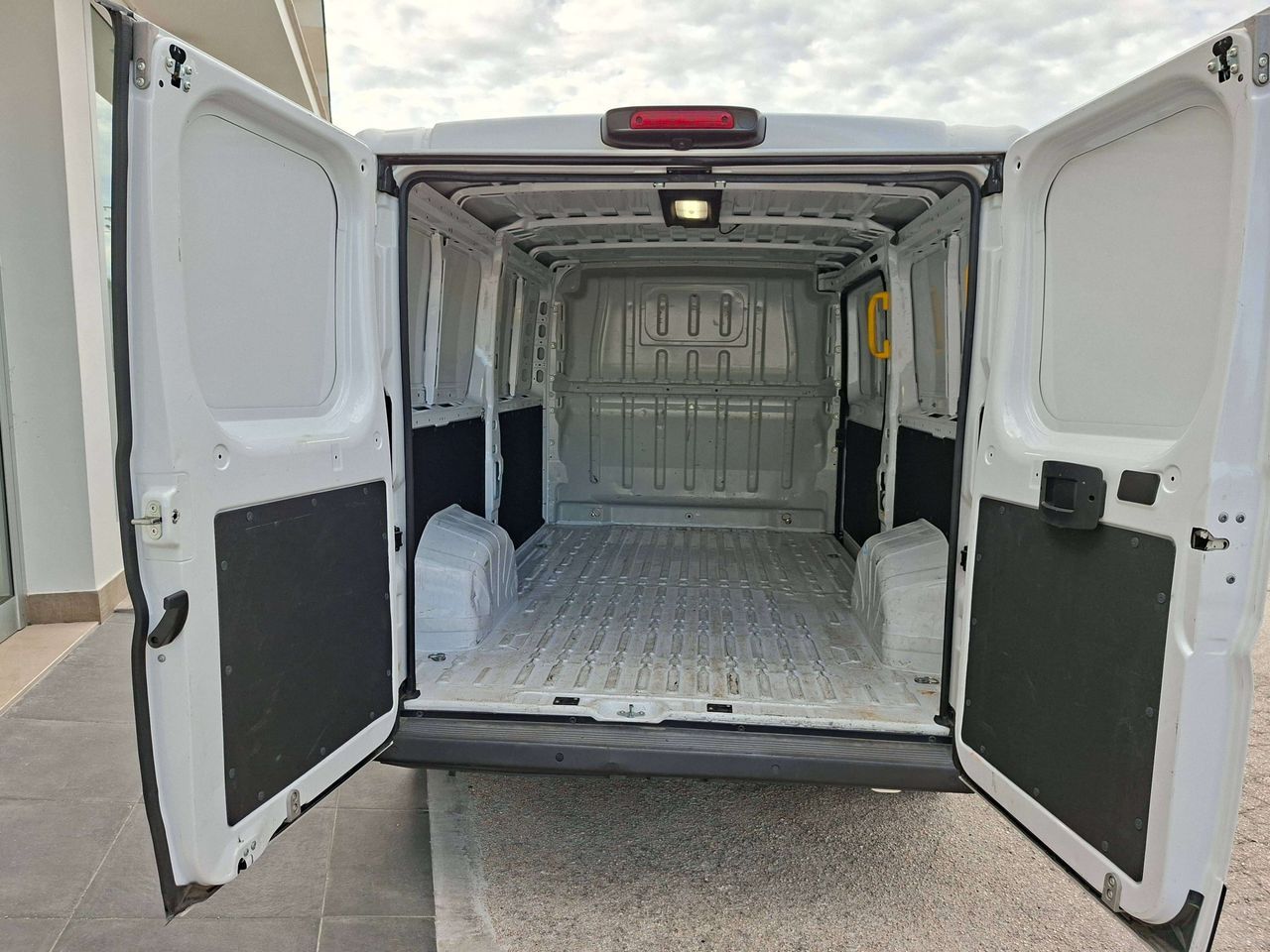 Fiat Ducato 33 L2H1 2.2 DIESEL 140CV 3 posti imagem 3