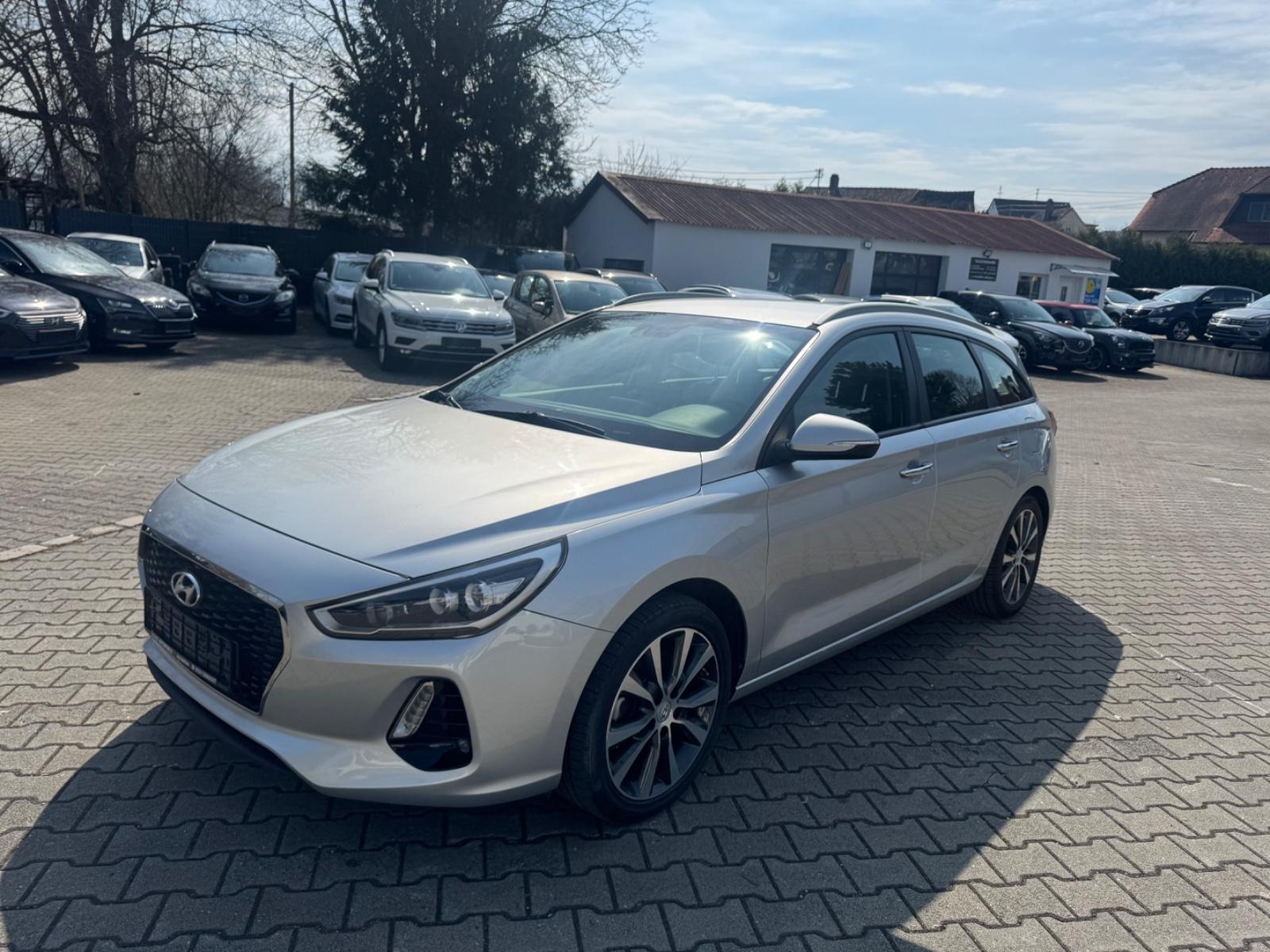 Hyundai i30 cw-Automatik-Navi -Garantie