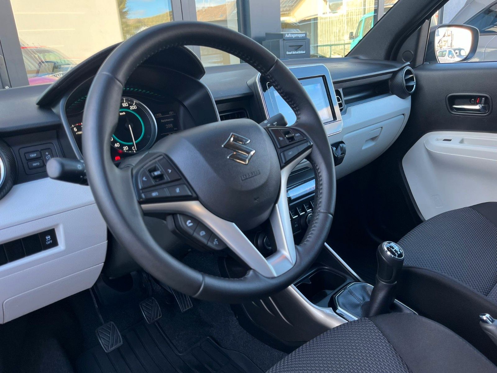 Fahrzeugabbildung Suzuki Ignis 1.2 Allgrip Comfort+*8x bereift*