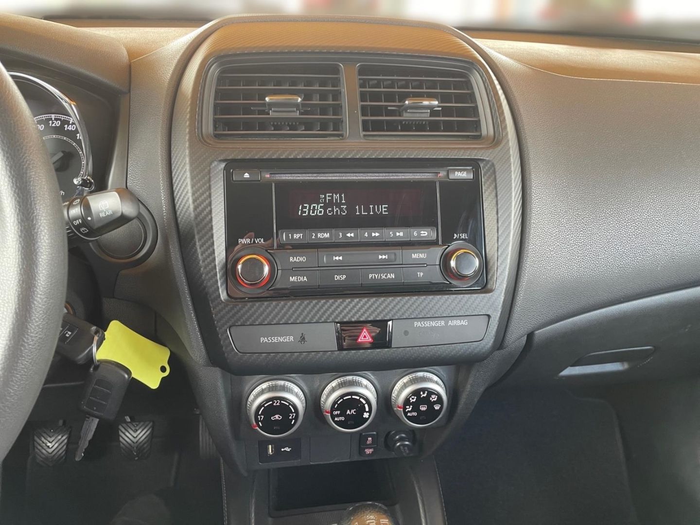 Fahrzeugabbildung Mitsubishi ASX 2.0 2WD Allwetterreifen LED Scheinwerfer Tem