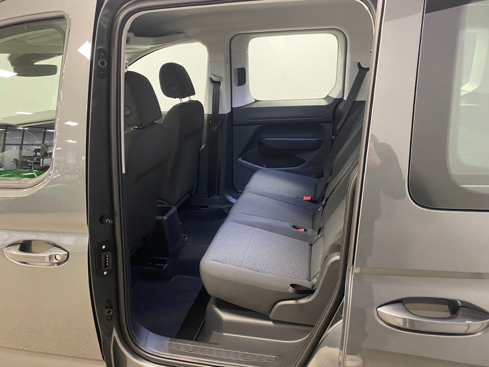 Fahrzeugabbildung Volkswagen Caddy 1.5 TSI Caddy+ACC+AHK+2x Schiebetür+1xHeck