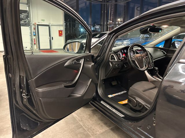 MYAUTOCENTER – Gebraucht- und Jahreswagen mit Werkstattservice in Pfaffenhofen Opel Astra J Sports Tourer Exklusiv *2. Hand*Kamera*