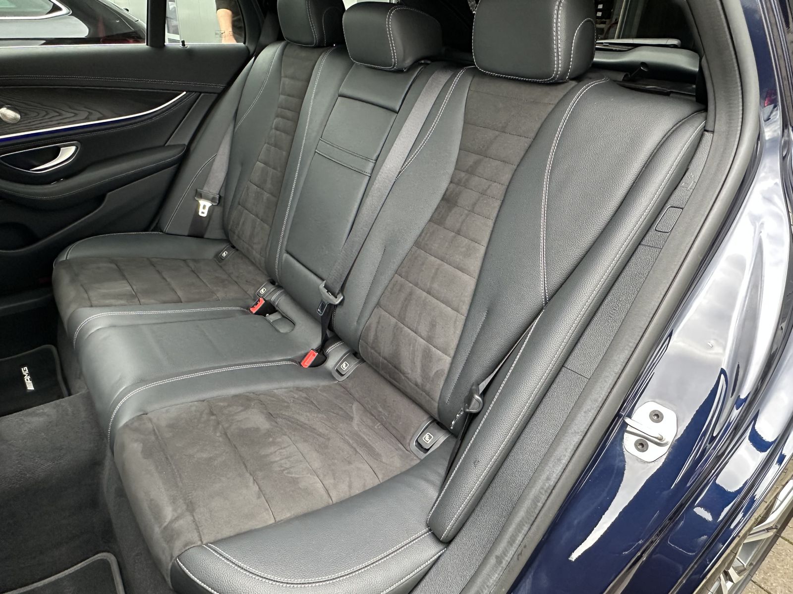 Fahrzeugabbildung Mercedes-Benz E 200 T AMG-Line NAV+LED+PANORAMA+BURMESTER+360°