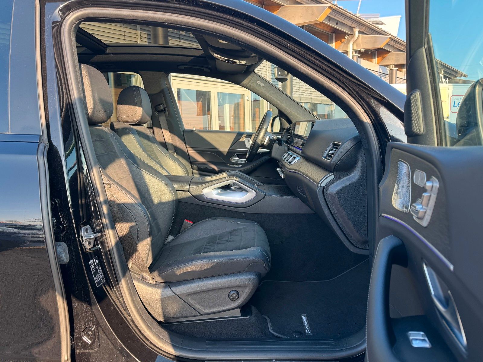 Fahrzeugabbildung Mercedes-Benz GLE 300 d AMG BURM+AHK+AIRM+PANO+MEMORY+21"