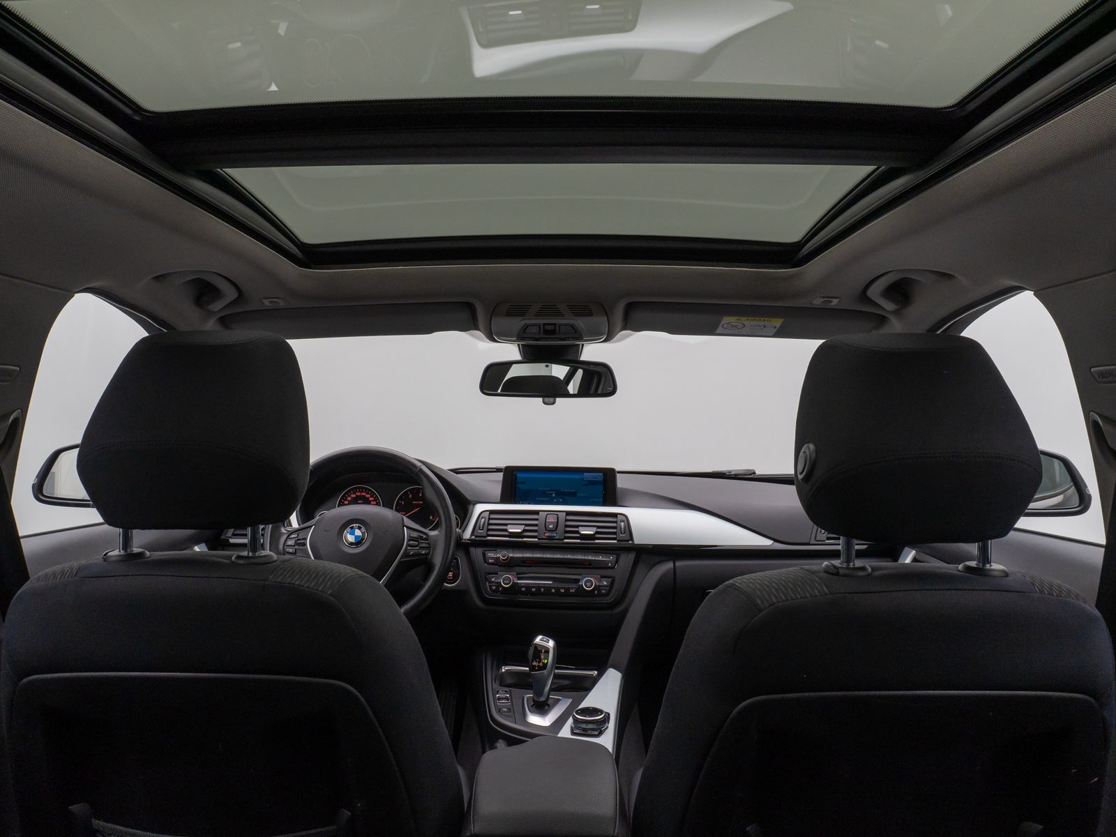 Fahrzeugabbildung BMW 320d GeschwindigReg HUD HiFi Xenon AHK Panorama