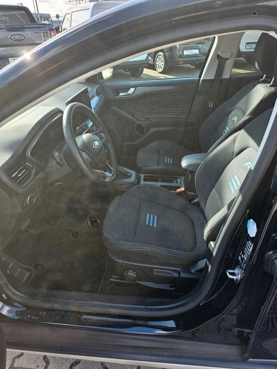 Fahrzeugabbildung Ford Focus Turnier Active X