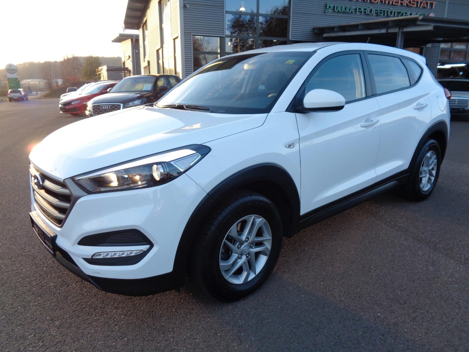 Hyundai Tucson blue