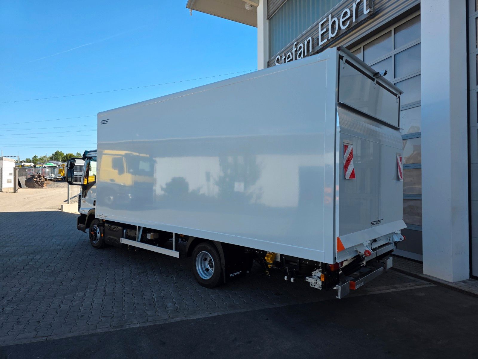 Fahrzeugabbildung Iveco Eurocargo ML75E19/P LBW Spoiler Klima 3 Sitze