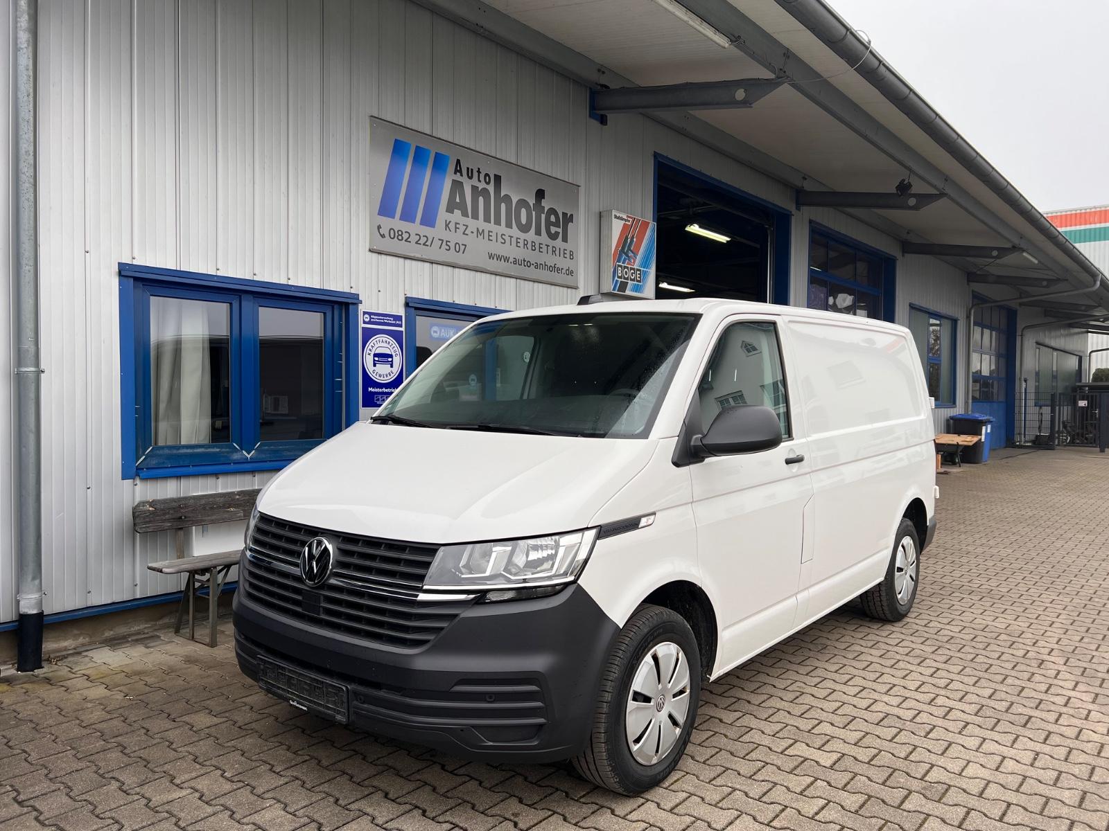 Volkswagen T6.1 Transporter NAVI PDC CAR PLAY AHK VORB.