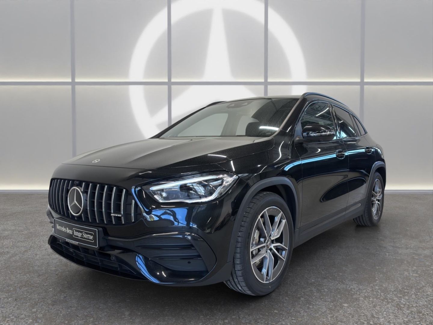MERCEDES-BENZ GLA 35 AMG 4M NIGHT+PANO+DISTR+MULTIB+BURME+360°