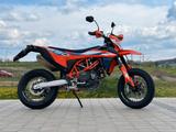 KTM 690 SMC R Supermoto MY 2024 LAGER - KTM 690 SM