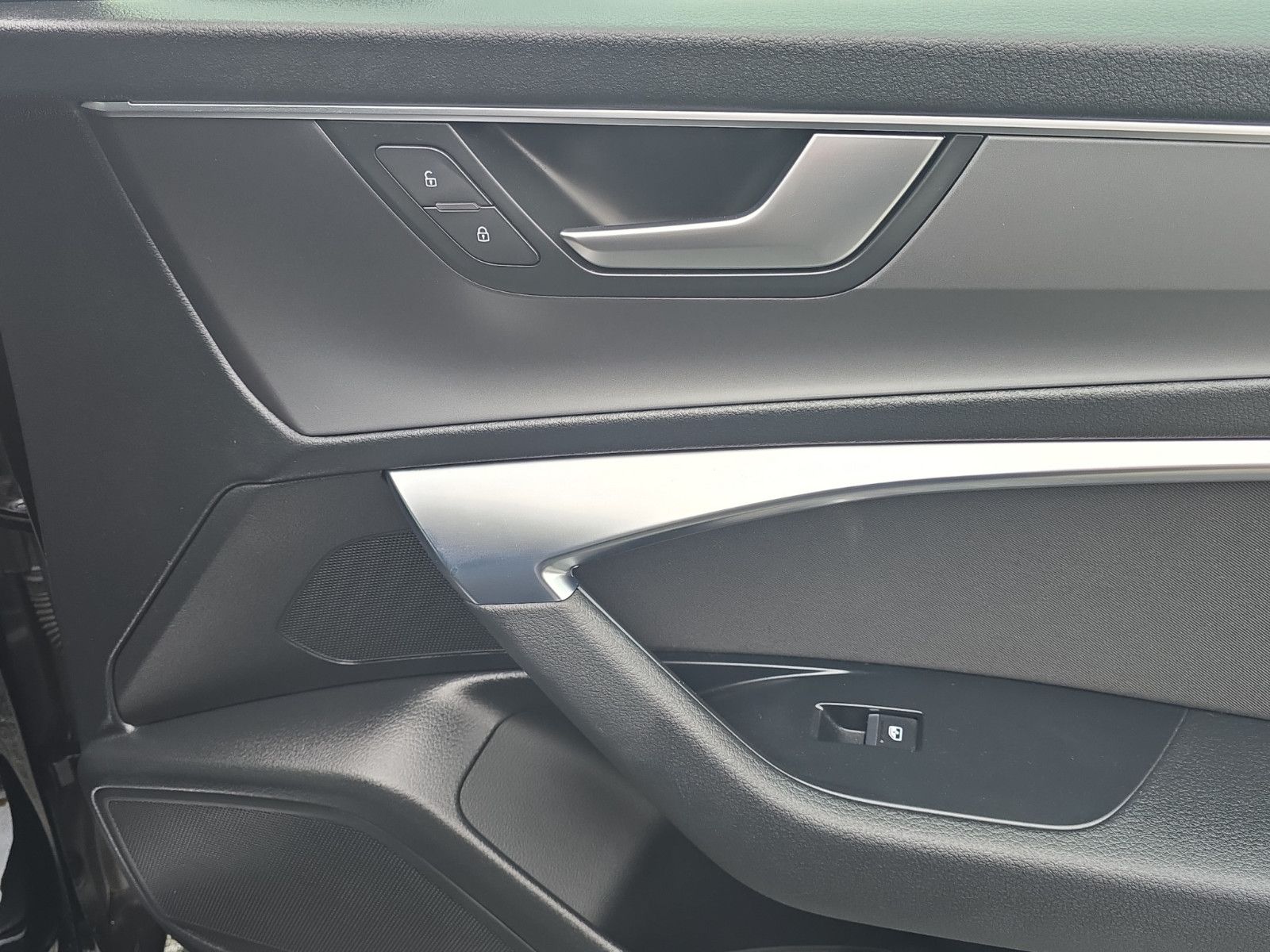 Fahrzeugabbildung Audi A6 Avant 40 TDI LED+KAMERA+NAVI+PDC+AHK+SHZ