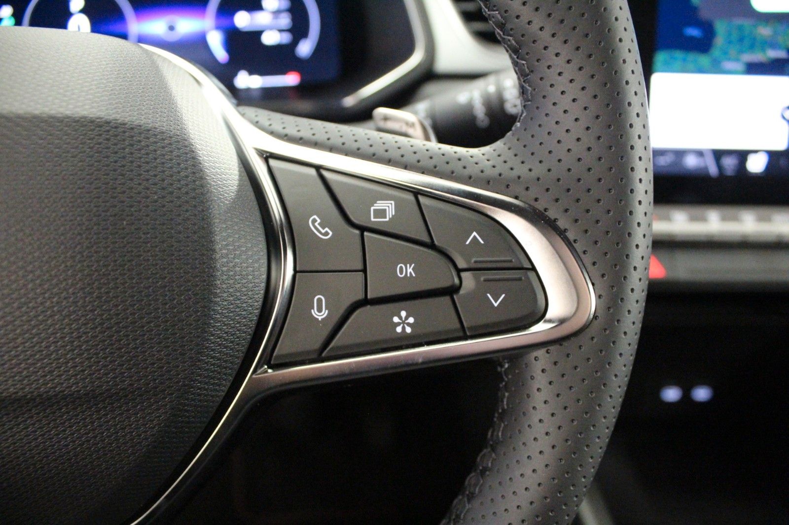 Fahrzeugabbildung Renault Captur Mild Hybrid 140 EDC Techno*Safety Paket*