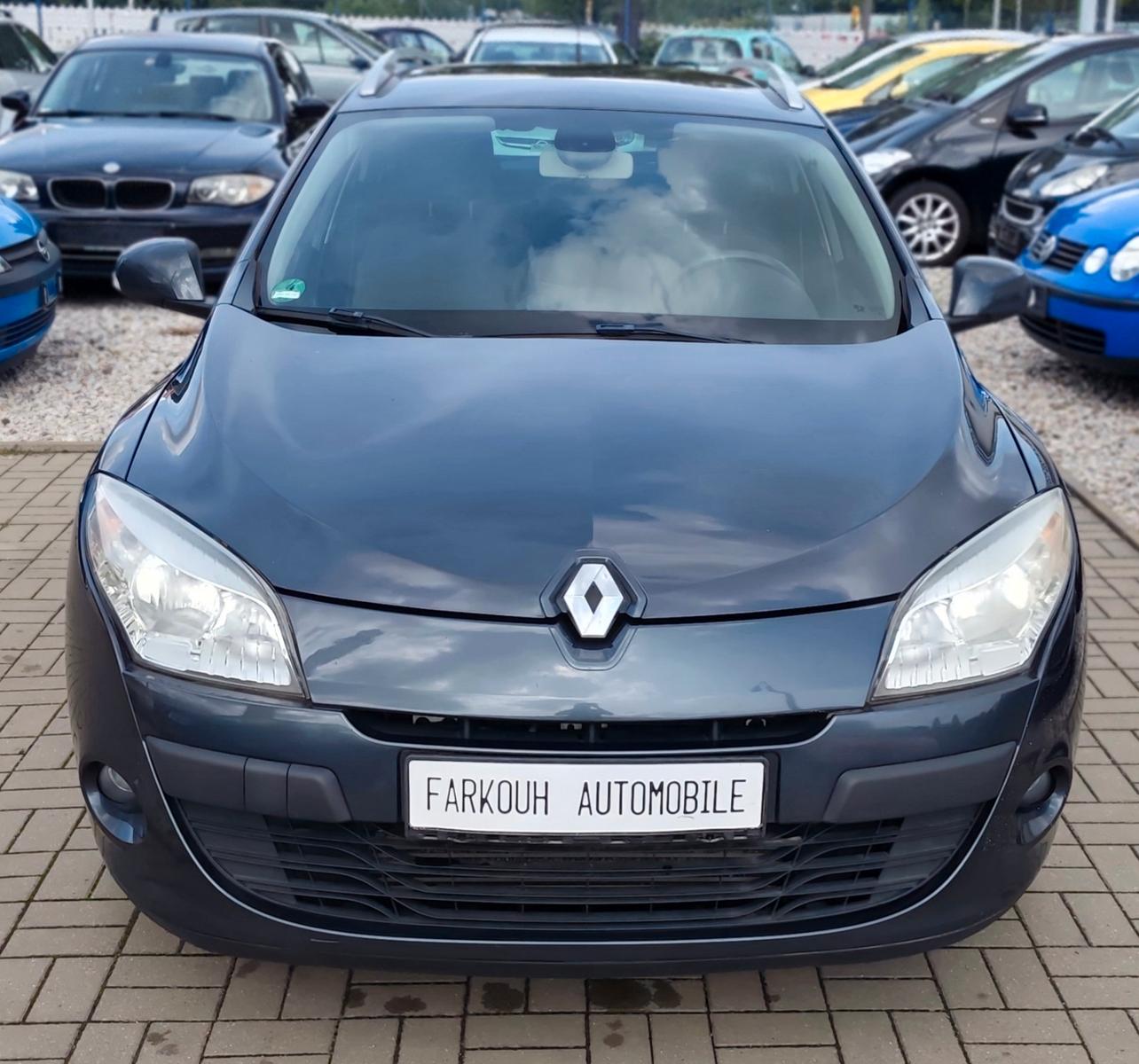 Renault Megane 2011 — вигляд ззаду