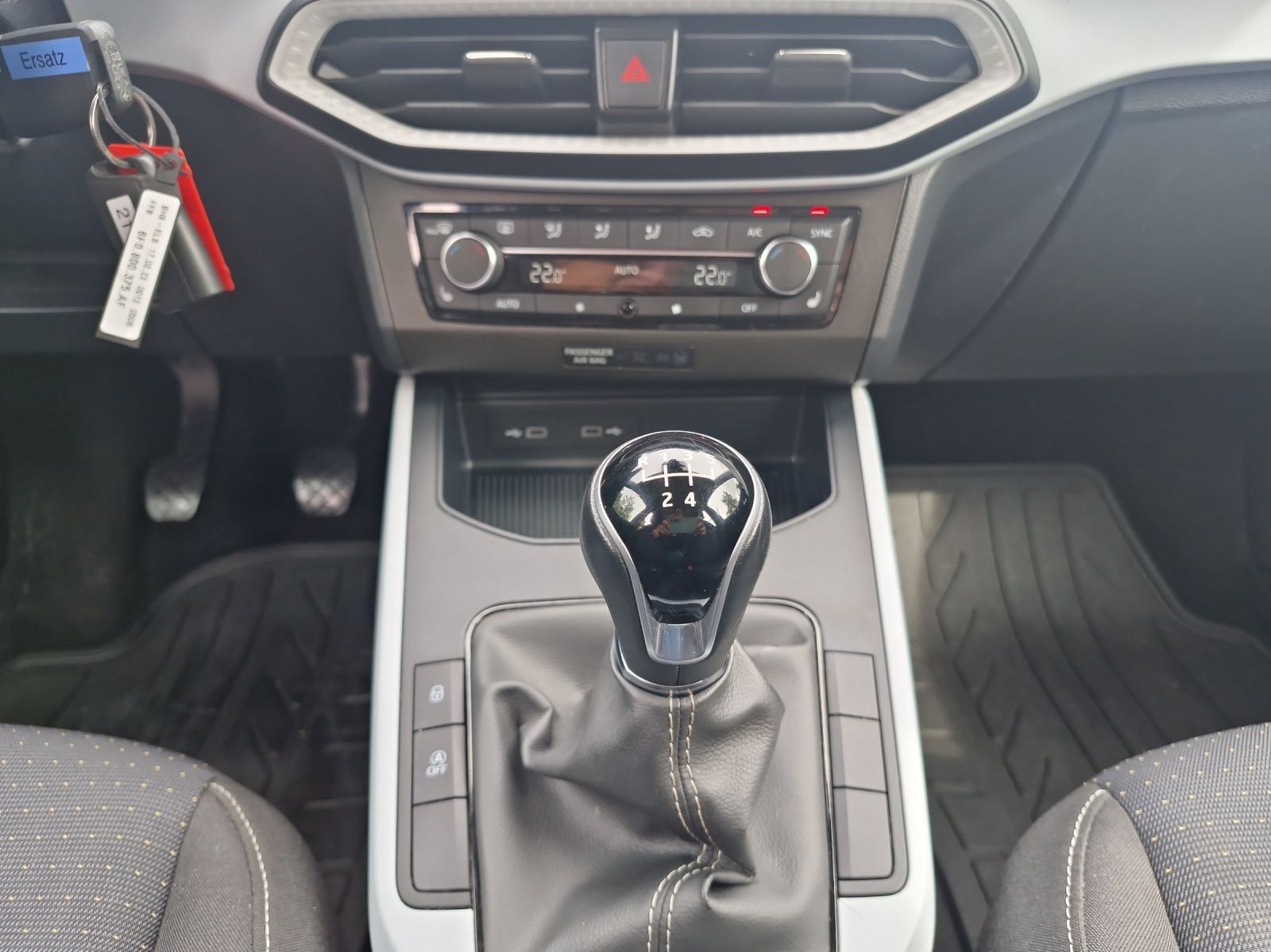 Fahrzeugabbildung SEAT Arona TSI Style LED Climatonic GRA PDC SH LM fer