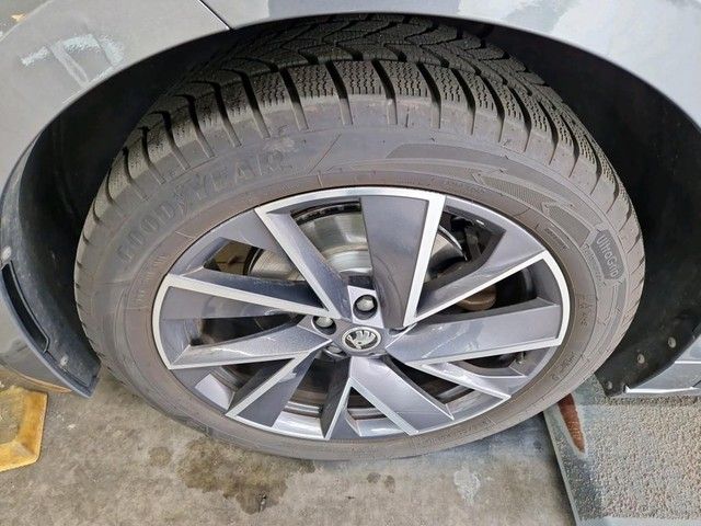 Fahrzeugabbildung Skoda Enyaq 60 Sportline Wärmepumpe PANO Matrix AHK