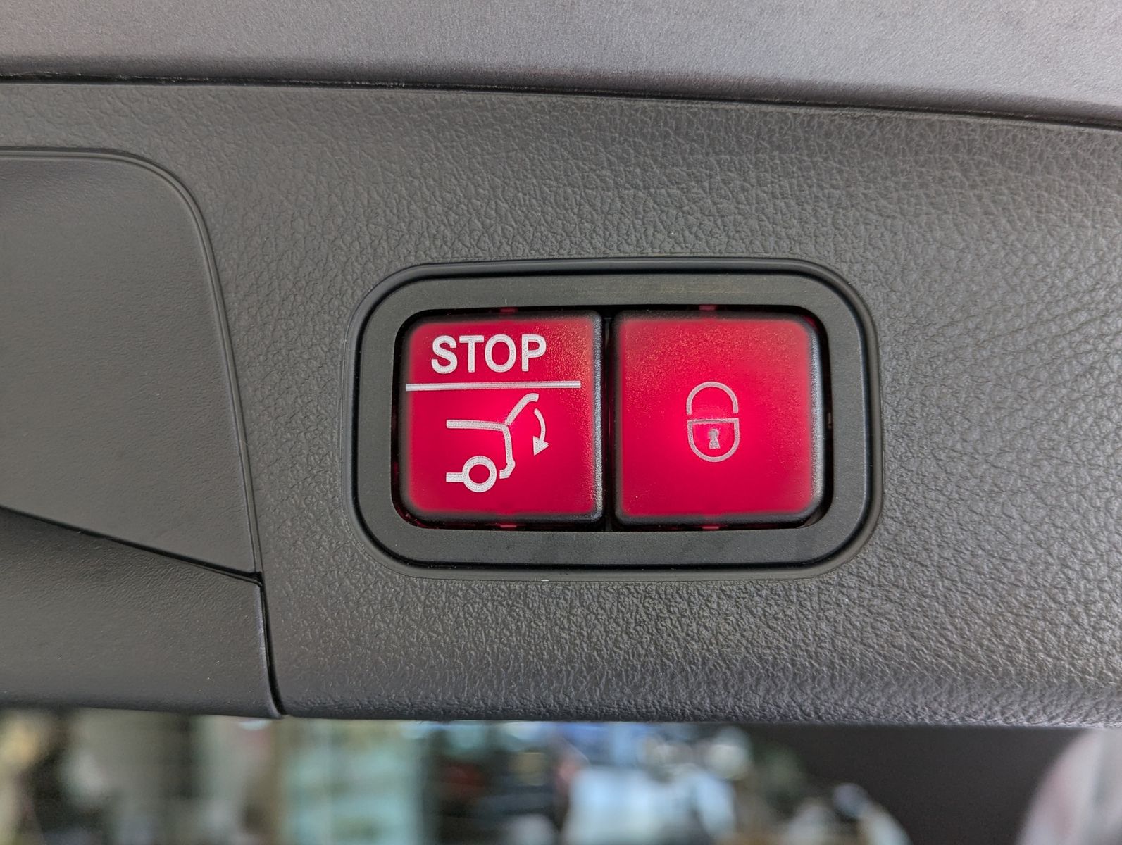 MERCEDES-BENZ GLA 200 AMG Multib. Distronic MBUX Pano AHK 360° - Image 19